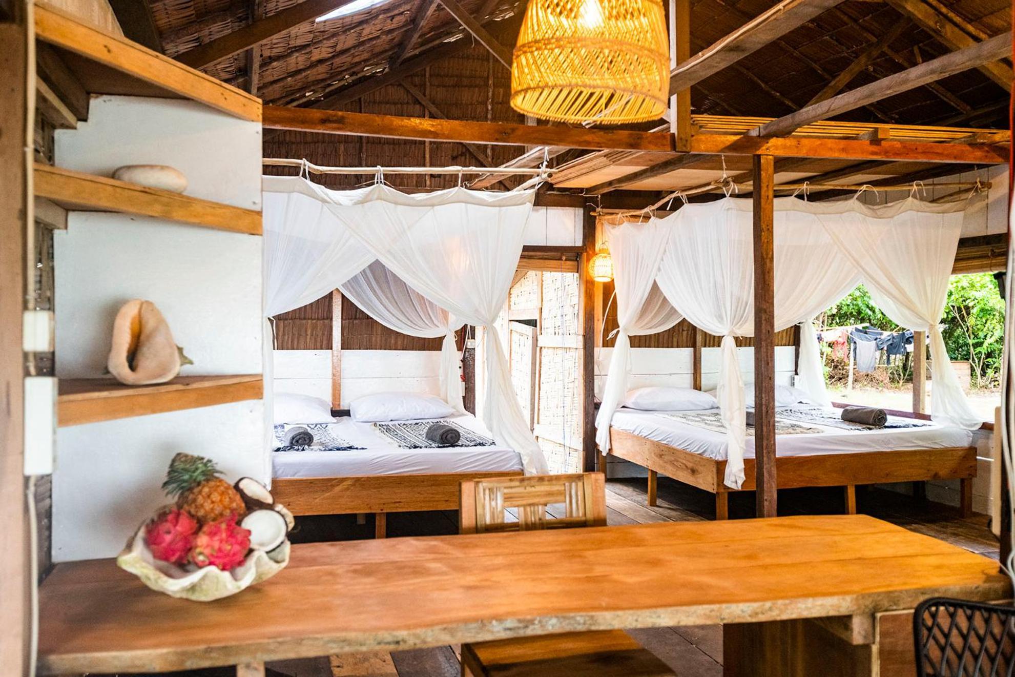 Pinang Island - Private Island Sea View Bungalows Singkil  Bilik gambar